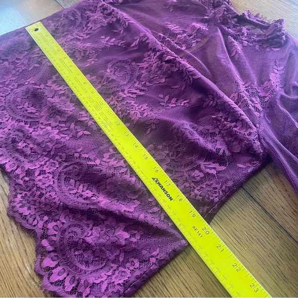 Cupcakes and cashmere Davey layered bell sleeve wine lace top M - Picture 14 of 15